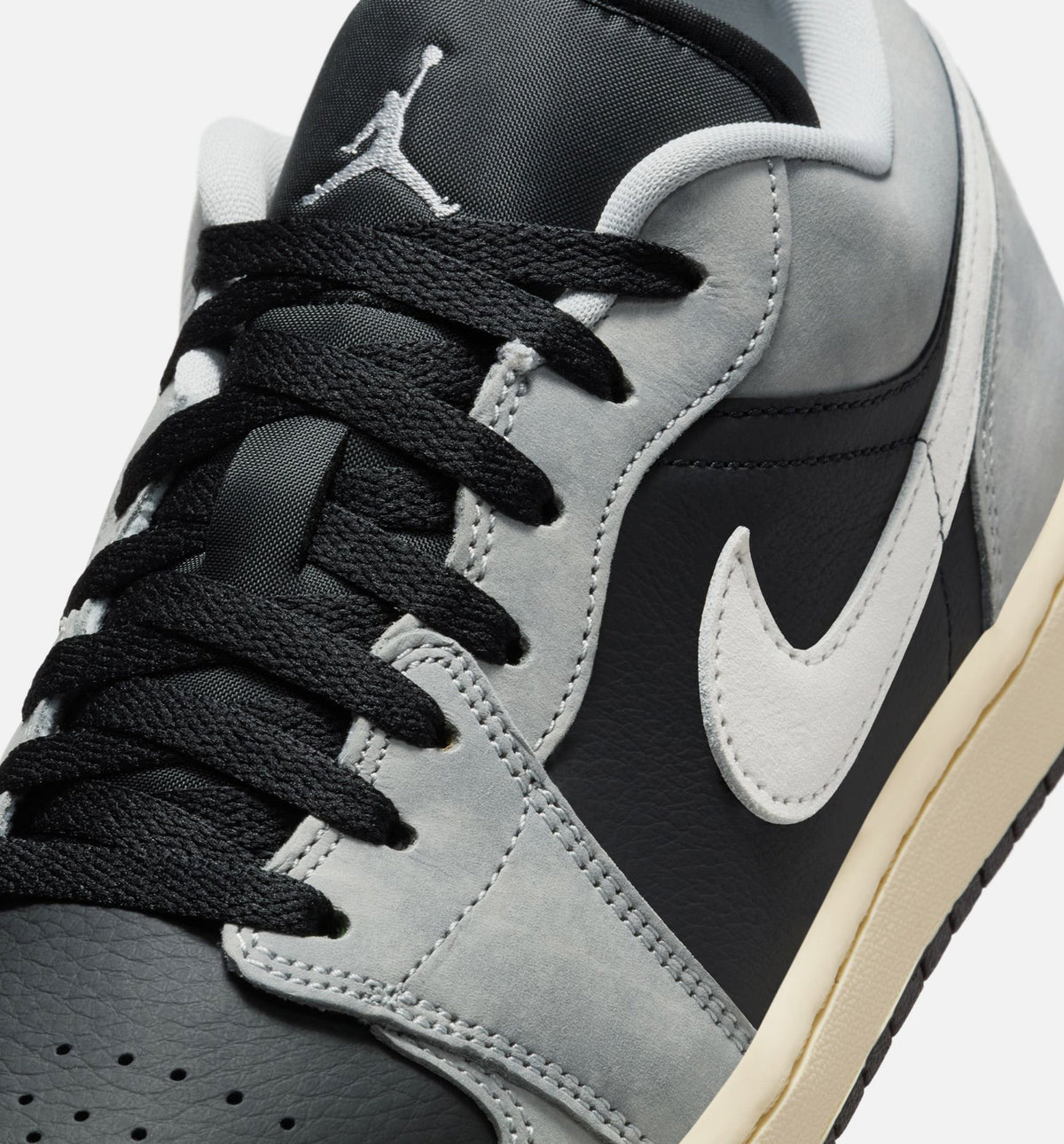 Air Jordan 1 Low SE – Men's Lifestyle Shoe in Light Smoke Grey/White/Off Noir